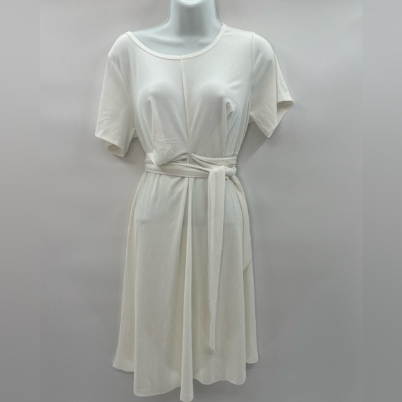 Aiswi Elegant White Dress Size M NWOT - Picture 2 of 5